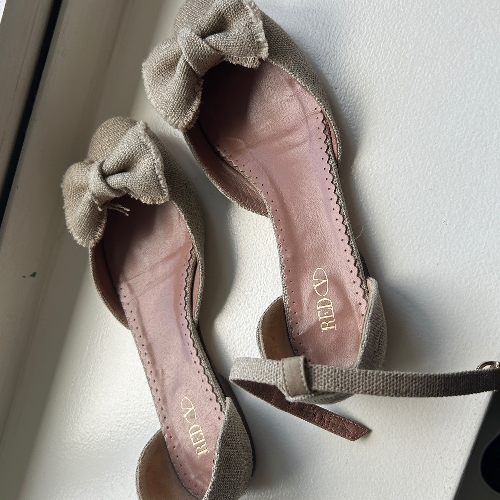 Valentino Sandals lightly worn size 7.5 with one strap missing